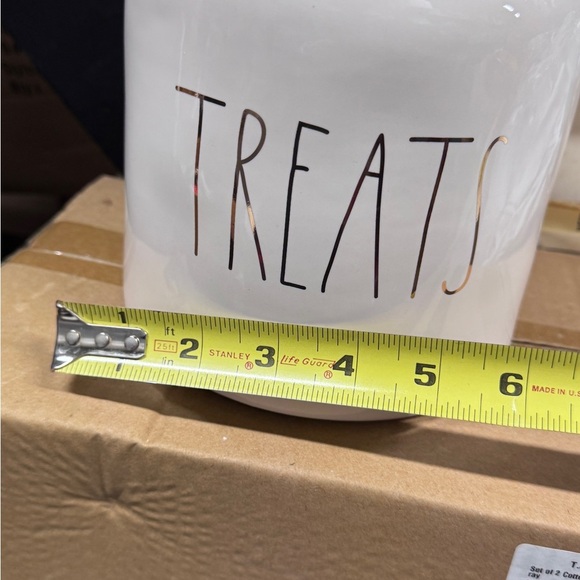 Rae Dunn XL White/Gold “Treats” Canister - rubber rimmed lot for great seal NWT - Picture 3 of 5